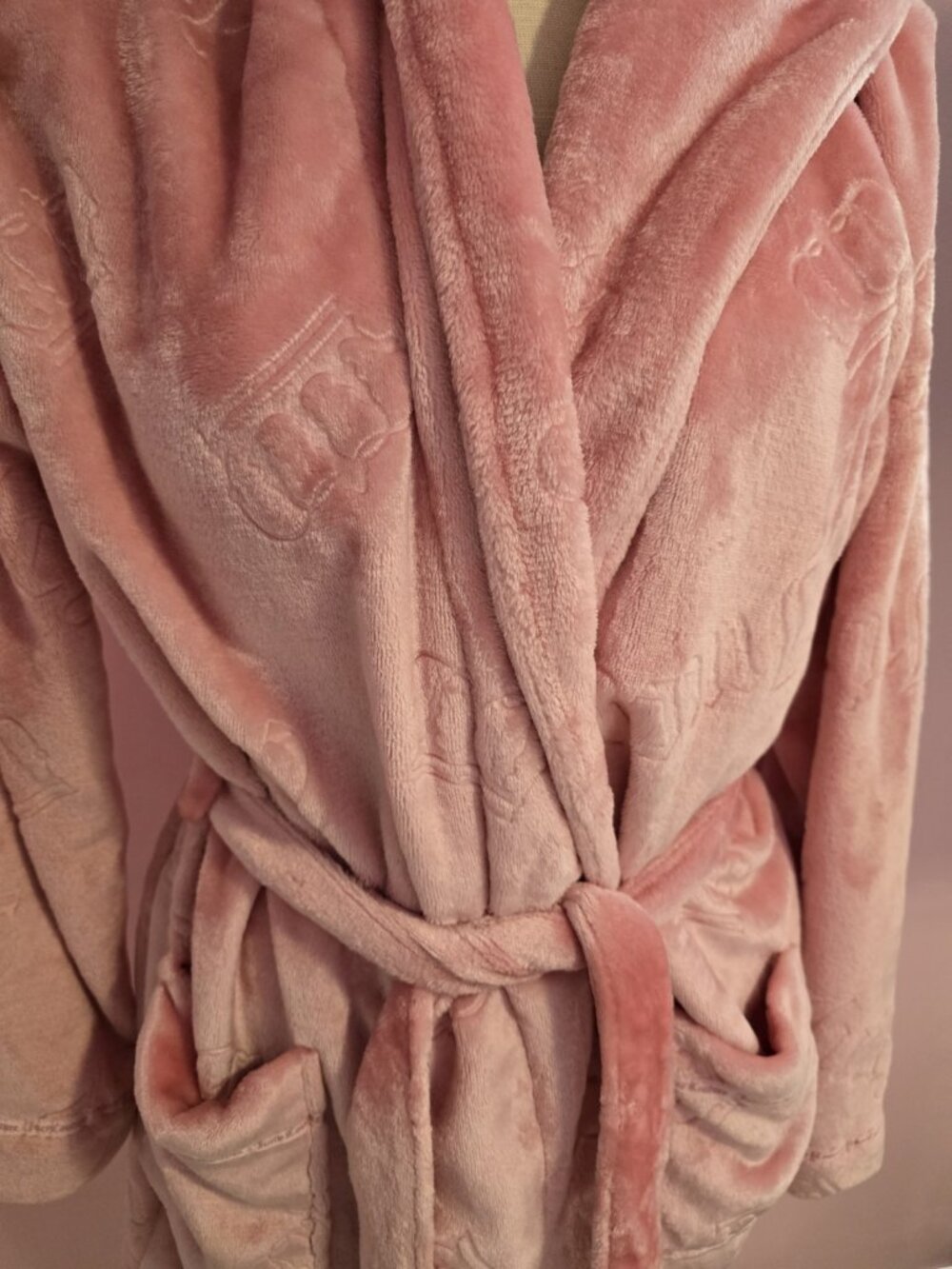 Juicy Couture Pink Plush Hooded Robe L/XL Embossed Logo Belted Soft Sleepwear - Picture 5 of 10
